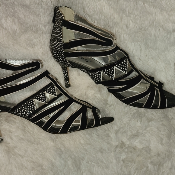 **Woman's Black and White Heels** - Picture 6 of 8